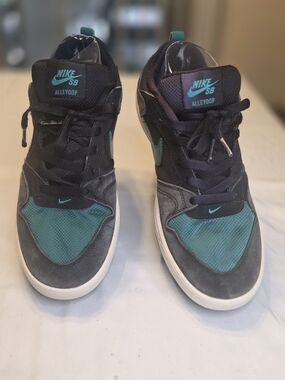 Nike SB Alleyoop Sneakers in Teal & Black